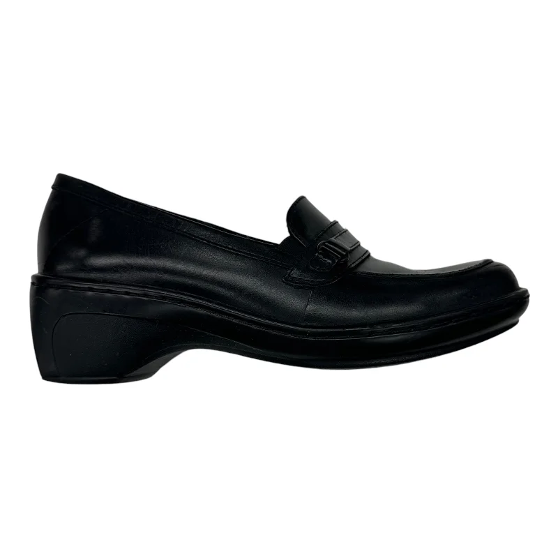 Flats with skid-resistant soles -Shoes Flats By Clarks In Black, Size:7.5