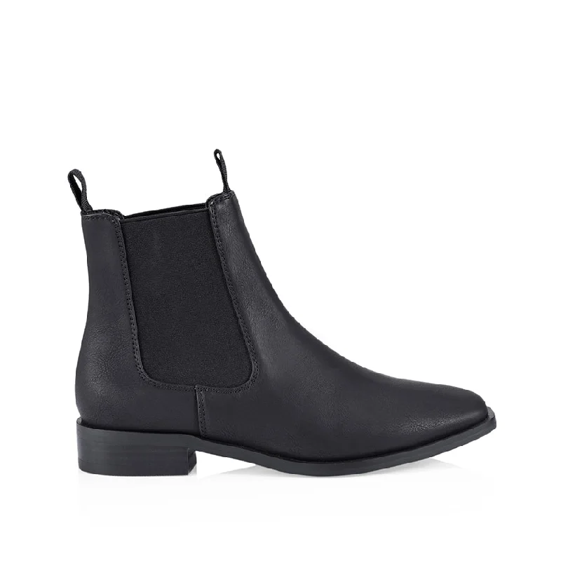 Boots with silky inner padding -Harper Chelsea Boots - Black Softee