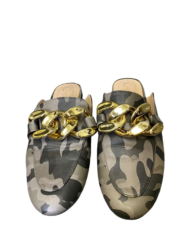 Flats with durable sole cushioning -Shoes Flats By Clothes Mentor In Camouflage Print, Size: 10