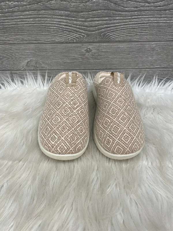 Slippers with maker’s mark -Slippers By Muk Luks In Beige