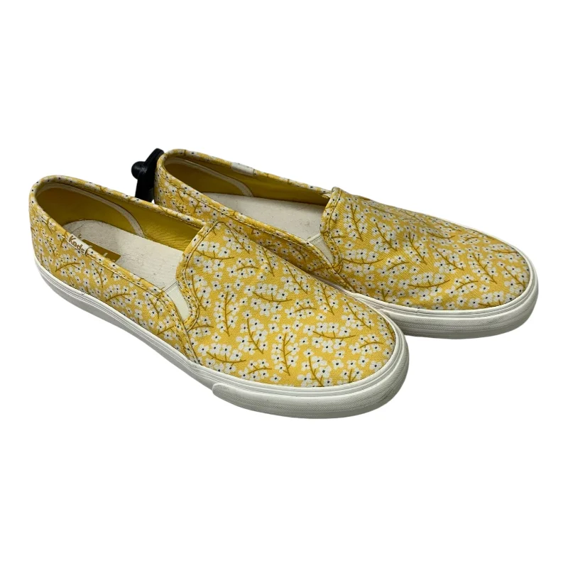 Flats with clean outsole patterns -Shoes Flats By Keds In White & Yellow, Size: 10