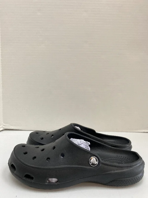 Flats for relaxed dusk strolls -Shoes Flats By Crocs In Black, Size: 6