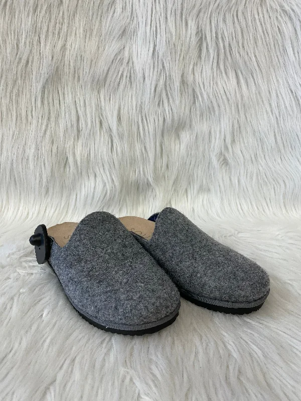 Flats for casual summer meetups -Shoes Flats By Naturalizer In Grey, Size: 6.5