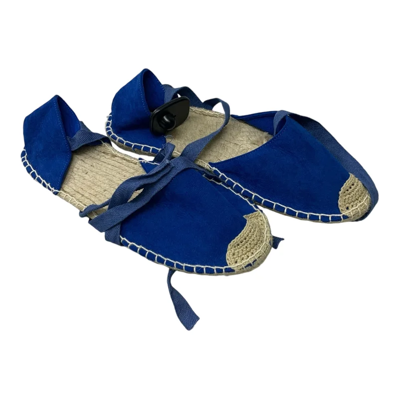 Flats with firm outsole treads -Shoes Flats By Clothes Mentor In Blue & Cream, Size: 10.5