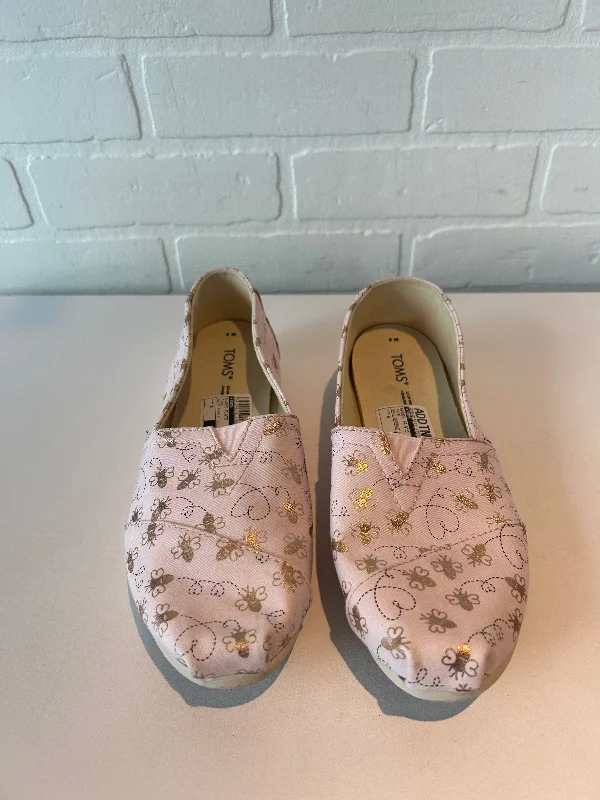 Flats with whimsical dot patterns -Shoes Flats By Toms In Pink, Size: 8