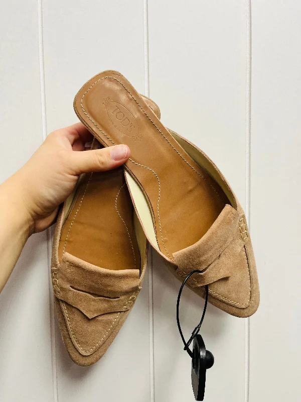 Flats with comfy sole padding -Shoes Flats By Tods In Tan, Size: 9