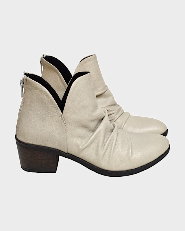 Boots with airy heel fabrics -Bueno Cori