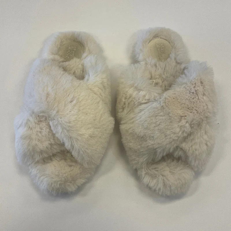 Slippers for dusk naps -Slippers By Stars Above In White