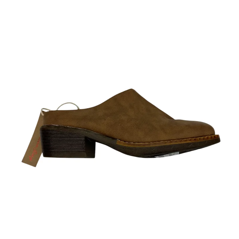 Flats for lazy indoor afternoons -Shoes Flats By Clothes Mentor In Brown, Size:7