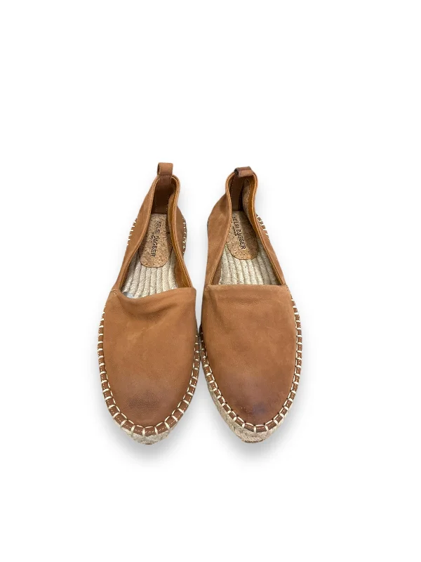 Flats with elastic upper panels -Shoes Flats By Kelsi Dagger In Brown, Size: 6